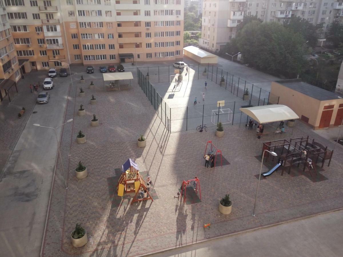 Своя Однокомнатная Квартира Odessa Buitenkant foto